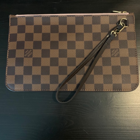 Louis Vuitton Handbags - Louis Vuitton never full wristlet